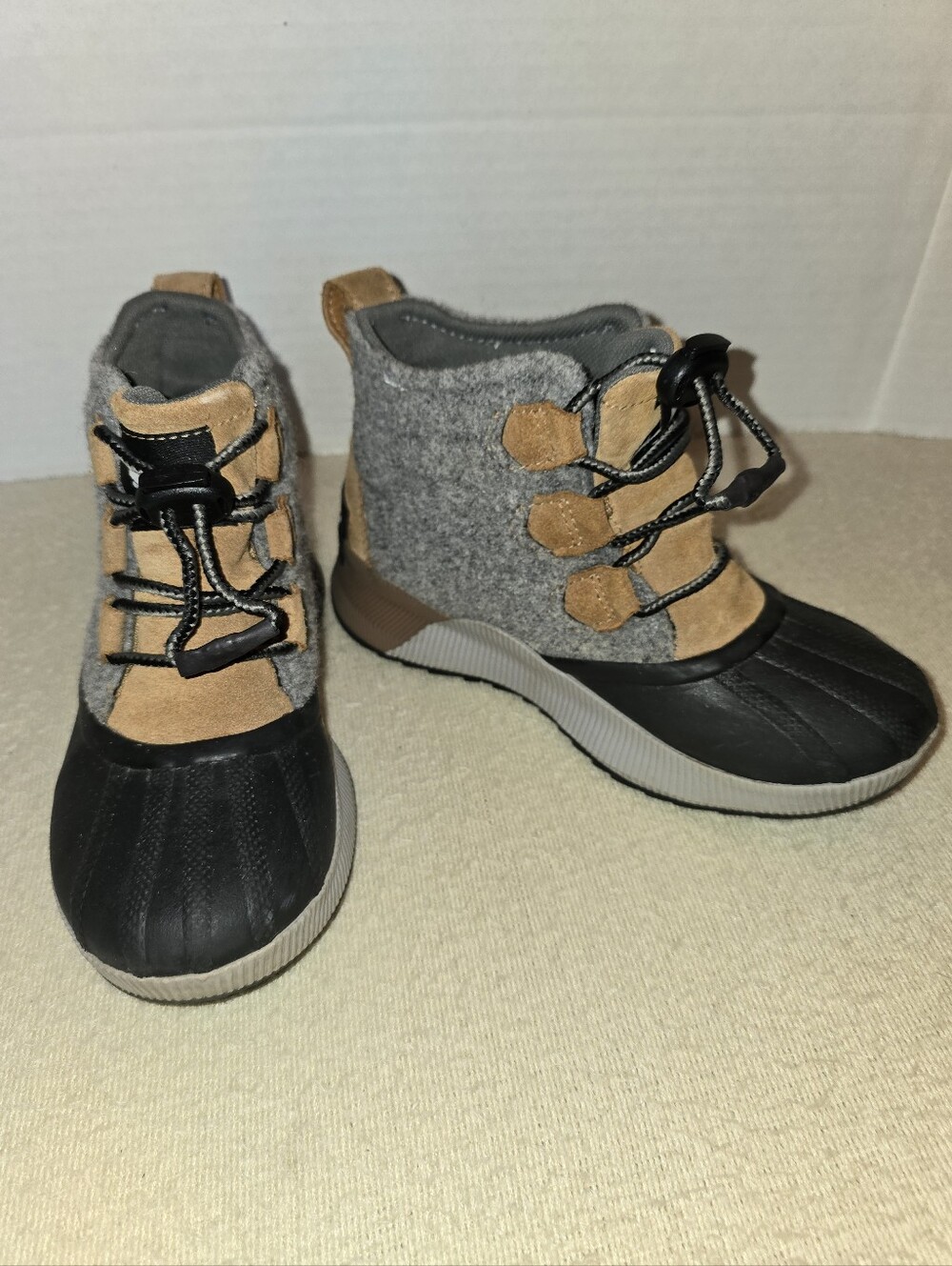 Sorel Kids Waterproof Duck Boot in Gray and Tan size 3